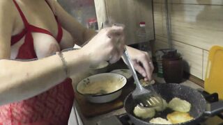 cougar goddess mommy Frina continues her nude cooking. Inside naughty