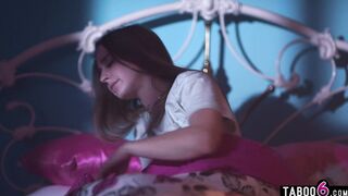 Dad fucks daughters friend in the night
