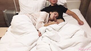 beauty give a chilling private head while watching a sex tape