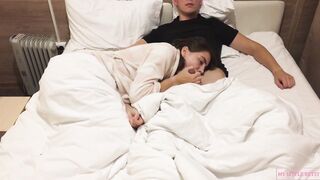 beauty give a chilling private head while watching a sex tape