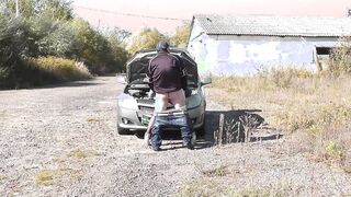 Outside sex. Hottie mommy Mom Frina vehicle broke down again.