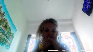 Facebook skank I seen online comes over and gets fuck
