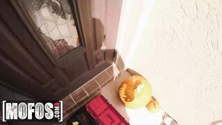Nobody Can Blame This Locksmith For Wanting To Ravish His