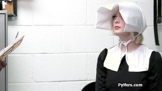 She pays using her pretty mouth at the backoffice