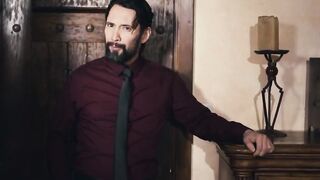 Ebony agent gets fucked to sell a house