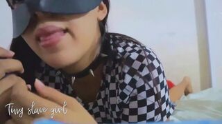 Young nympho uses toy to satisfaction herself