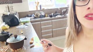 BEAUTY BLONDE INTO THE KITCHEN