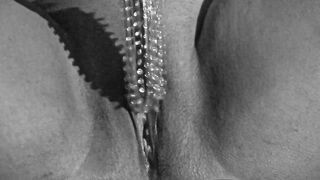 B&W VAGINA\ласкаю свою письку игрушкой