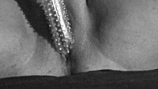B&W VAGINA\ласкаю свою письку игрушкой