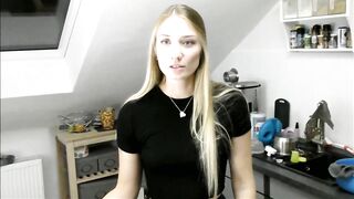 Nettes Madchen kann groBen Schwanz nicht widerstehen
