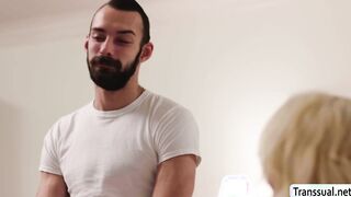 Delivery dude barebacked by Tbabe client