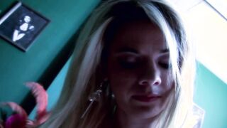 Cute bimbo takes a huge penis down her anal hole