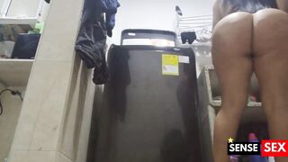 STEPMOM'S AMATEUR WEBCAM SQUIRTING WHILE DOING THE RESTROOM