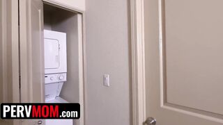 PervMom - Hot Blonde Mom Gets Her Bubble Booty Bouncing While Being Drilled By Large Penis