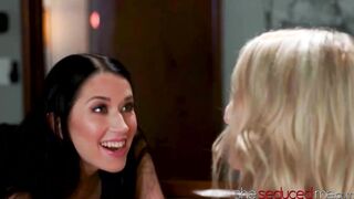 Dark Haired Alex Coal Returns The Favor And Pleasures Alix Lynx