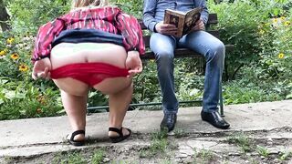 Huge butt mom pissing next to me into the park on a bench