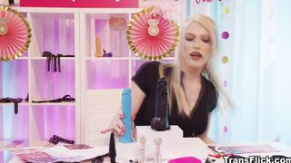 Whitney Wright's first tranny scene at a wedding expo!