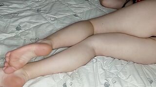 trembling inside the legs when looking at the side of the bed again
