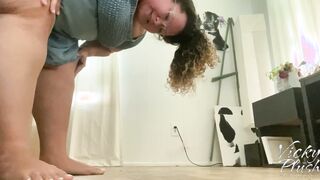 Fat butt Hispanic milf shows you how she will use