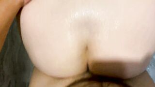 A young pervert looked at his stepmother inside the shower
