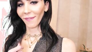 Classy tranny used her golden anal dildo