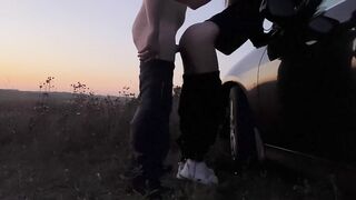Outside sex inside the forest! The chick gave herself to a stranger