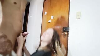 MY STEPSISTER RECEIVES ME WITH A FELLATIO INTO THE APARTMENT