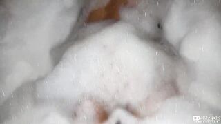Polly Petrova into the bathtub with the gifted