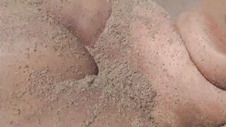 Marineide Ramos dig herself on the beach.
