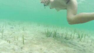 Countrycougartx - Naked snorkeling into Belize
