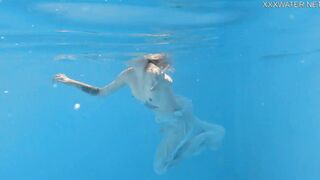 Mimi Cica yet again shows how Goddess she can swim