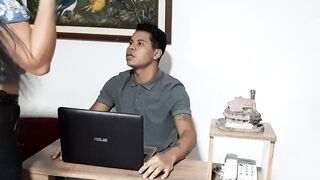 My stepsister give me a fellatio while I'm into virtual class