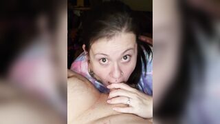 Amatuer Mom Blows Huge Penis into Hotel Room