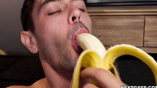 Nico shows Carter his cock sucking skills