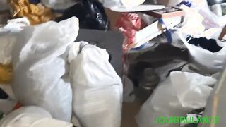 pire elle choisira la cabane plus tard, ça doit pas être compliqué de louer ça. ...