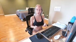 CAMMING E34 Morning cougar Masturbation