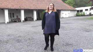 Manon, a young skank, wants a perfect sodomy to performance