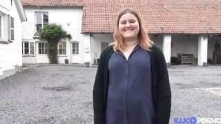 Manon, a young skank, wants a perfect sodomy to performance