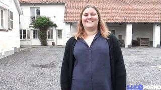 Manon, a young skank, wants a perfect sodomy to performance