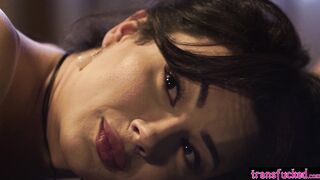 Whitney Wright relaxed horny shemale