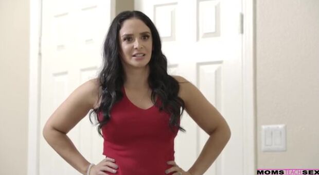Stepmom Needs The Cum - S16:E2