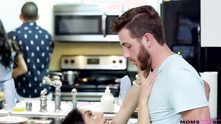 Share With Mommy - S7:E8