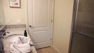 Slutty White women Gets Soak Sucking Off bbcs