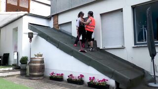 Oh Hottie Susi, deine roten Gummistiefel machen mich so geil..