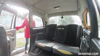 Bombshell blonde undressed inside taxi
