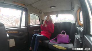 Bombshell blonde undressed inside taxi