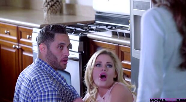 Stepmom Steps In - S5:E1