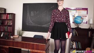 Skank Professor Gets College Girl To Wank Into Class