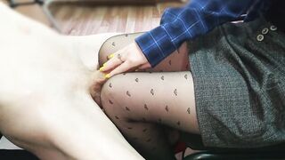 boss's Hot hand job for her subordinate