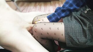 boss's Hot hand job for her subordinate